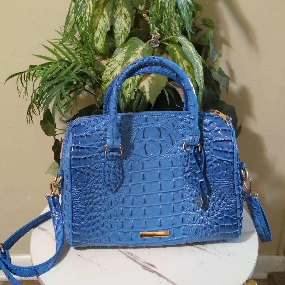 💥SALE💥 Blue Crocodile-Embossed Handbag - Picture 2 of 6
